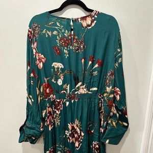 Leith Green Floral Shadow Midi Dress
Long Sleeve Size 3xl